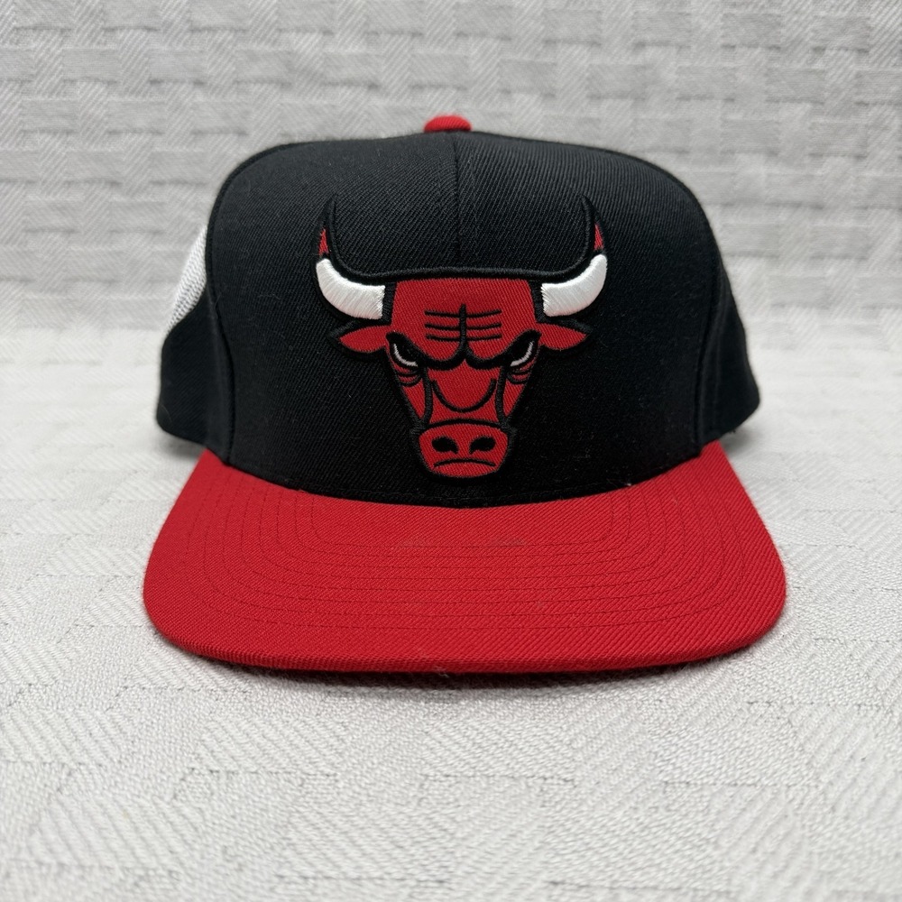 Chicago Bulls Hat Cap Snap Back Mens One Size Black‎ Red NBA Mitchell Ness